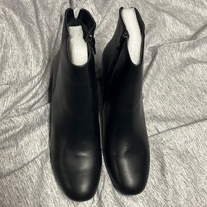 Rouge chunky heel boots